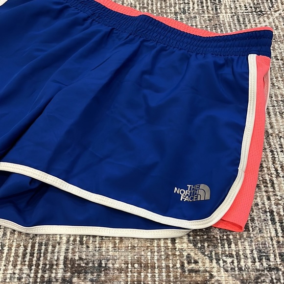 North Face Shorts - Picture 2 of 5